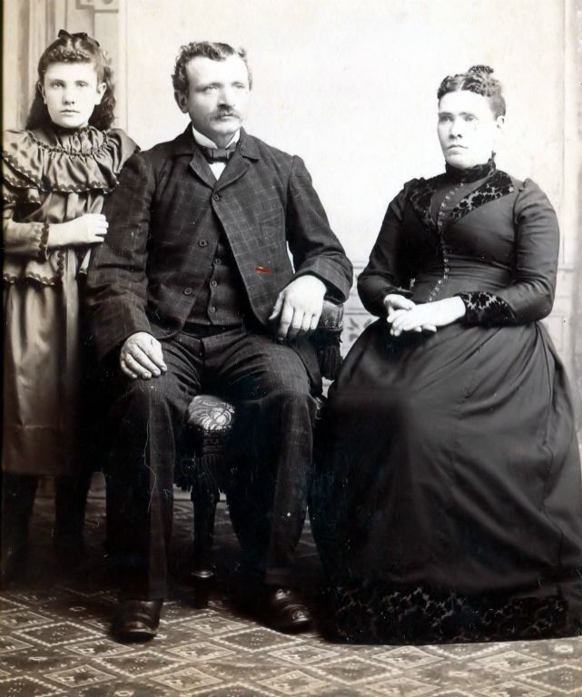 My 2nd great uncle with his wife Elizabeth Jane Vail and daughter Grace May Tibbits